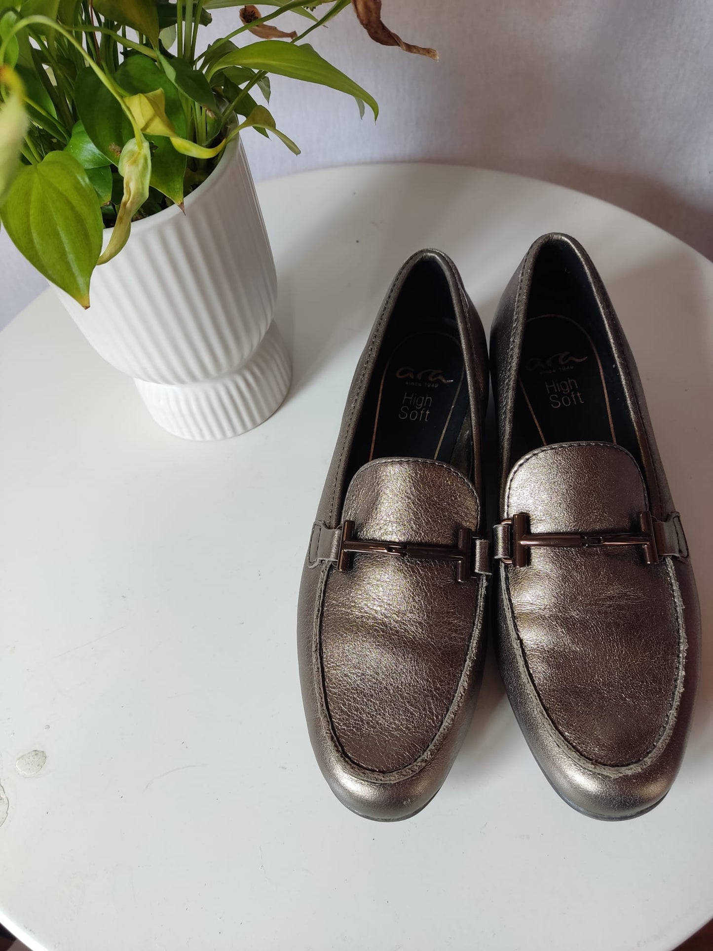 goldfarbene Slipper Schuhe ARA - Gr. 37 1/2