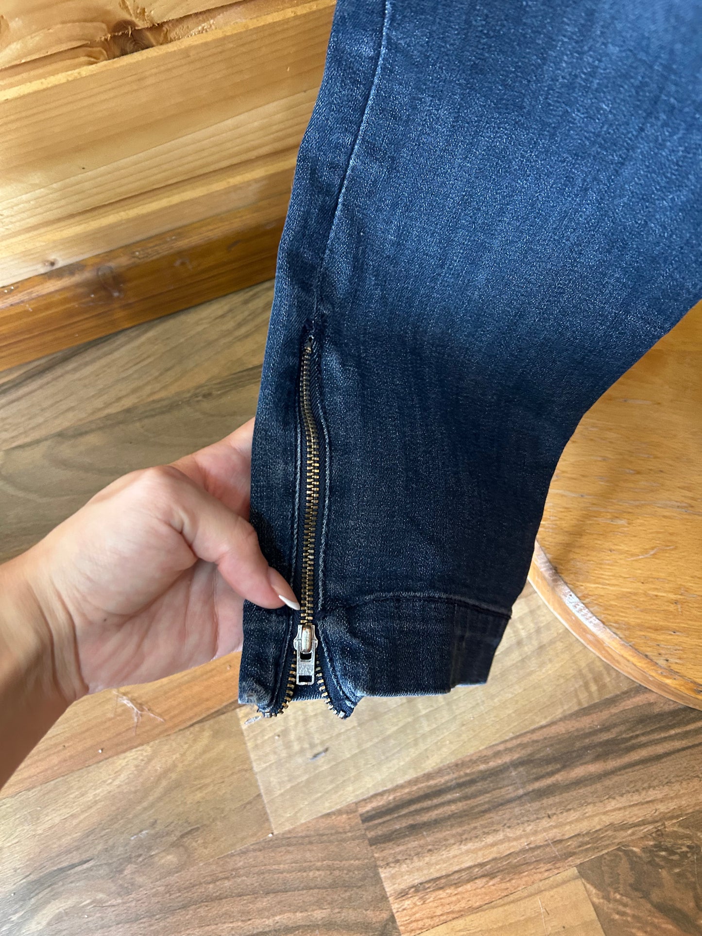 Lässige Jeans mit Reißverschlussdetail - H&M - Gr. XL