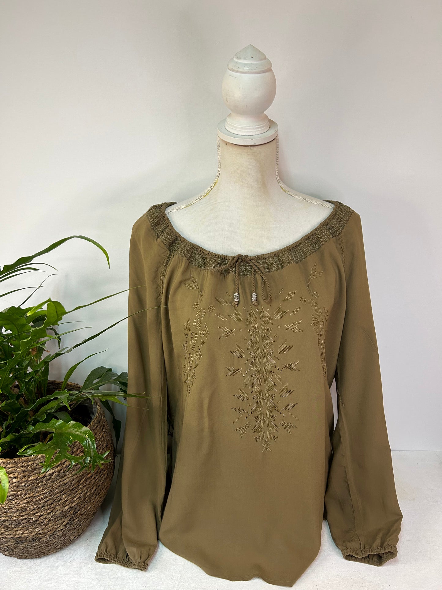 Langarm Bluse mit Stickerei - Esprit - Gr. M / L