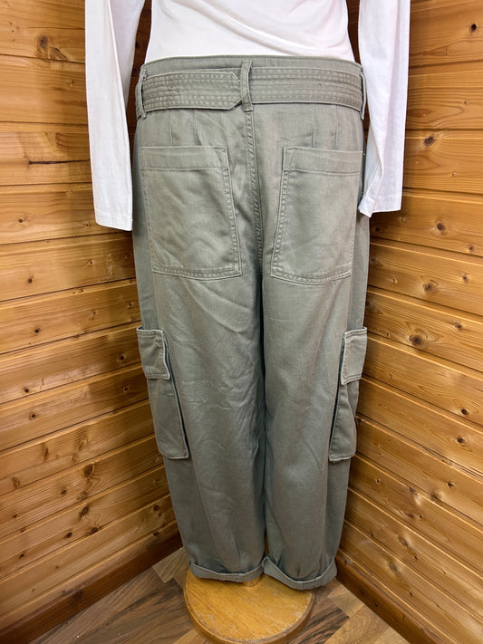Lockere Cargo Stoffhose mit Gürtel - C&A - Gr. L / 40 - NP: 39,99€