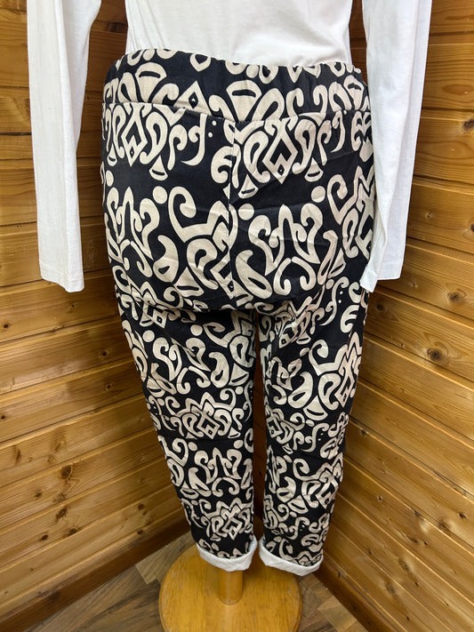 Muster Stoffhose mit Stretch Bund Beige / Schwarz - Made in Italy - Gr. M / L - 38 / 40