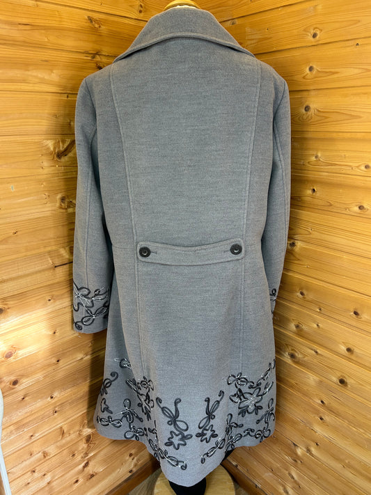 Toller Mantel mit Stickereien - Gr. XL / 42