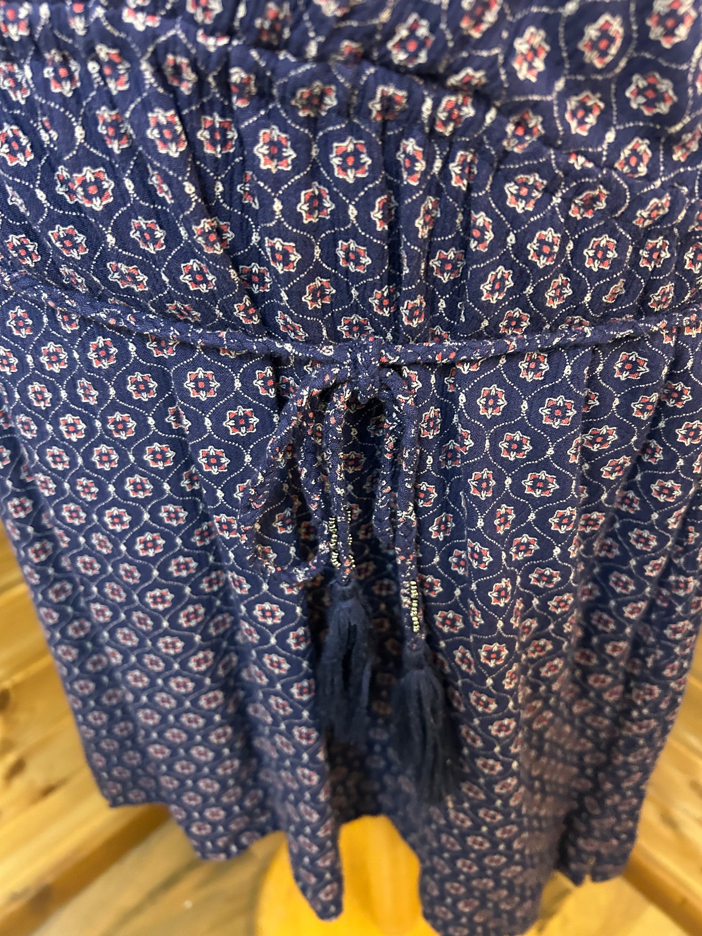 Süßes Kleid mit Muster & Bund - edc - Gr. S / 36