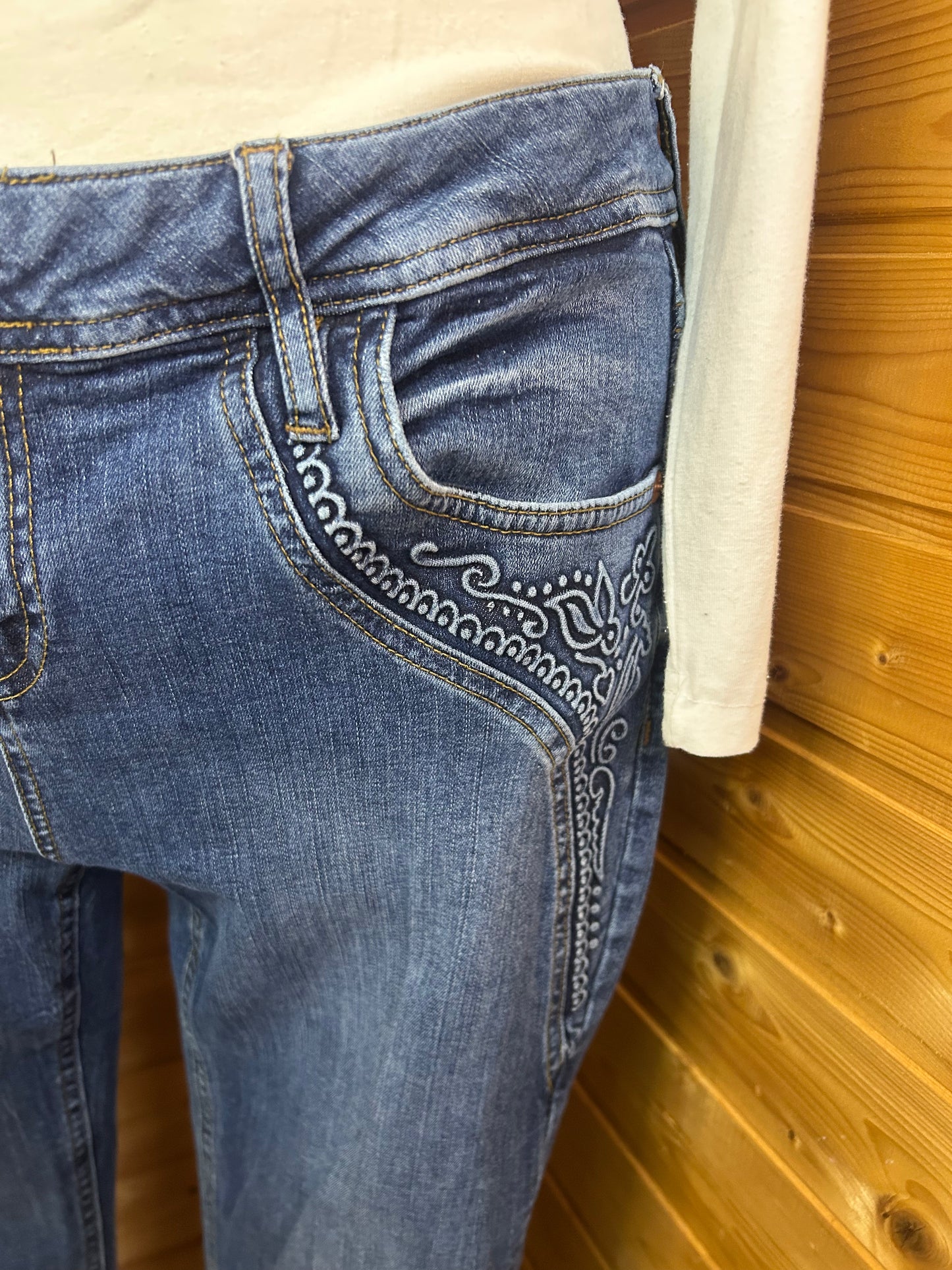 Coole Jeans mir Verzierungen - ATT - Gr. XL / 42