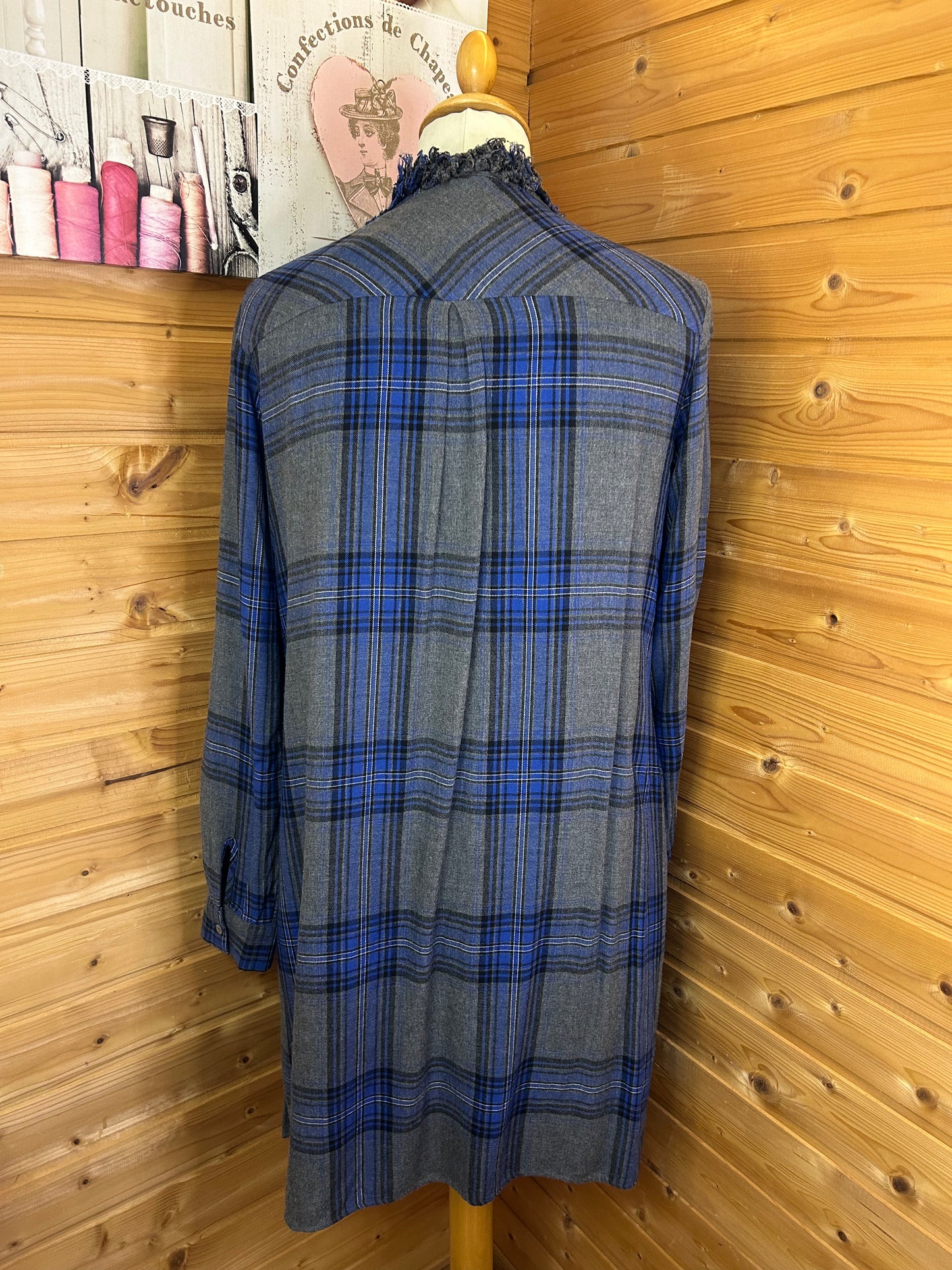 Kariertes Kleid mit blauen Details - Milano Italy - Gr. M / 38