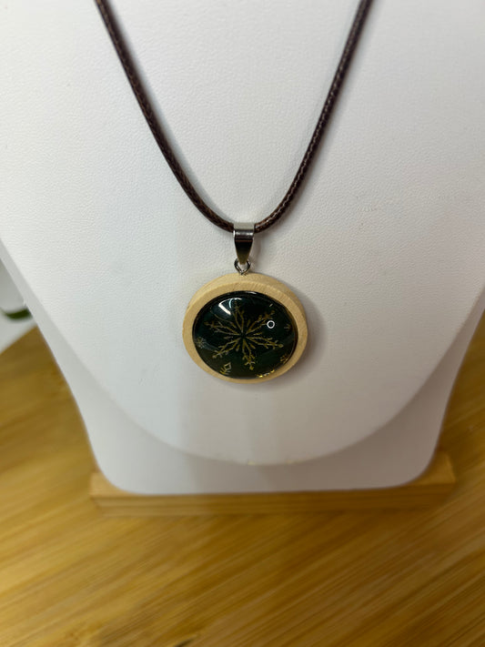 Cabochon Kette Schneeflocke Dunkelgrün & Gold Holzfassung - Schmuck - Handgemacht
