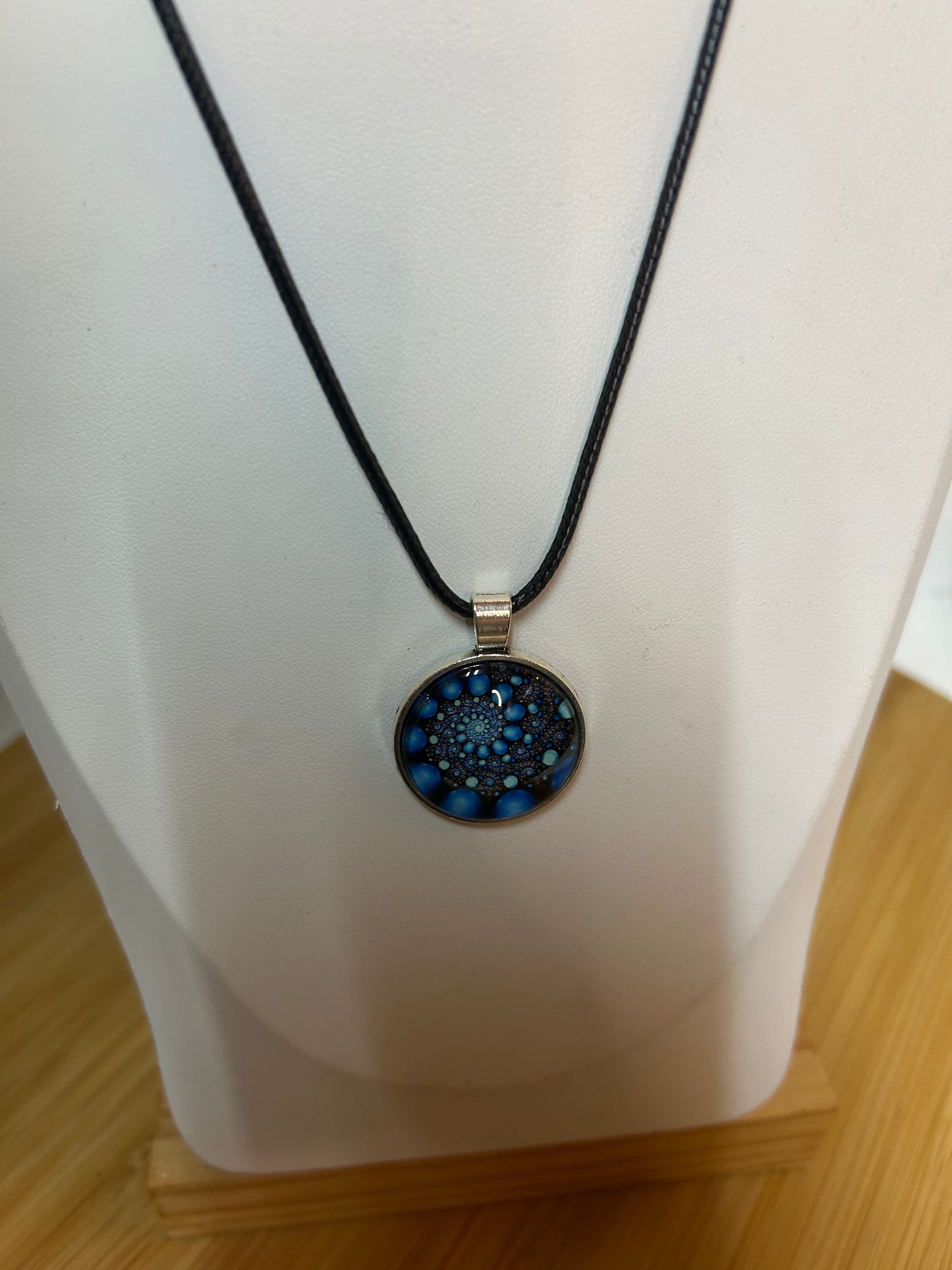 Cabochon Kette Schnecke Blau & Schwarz Metallfassung - Schmuck - Handgemacht