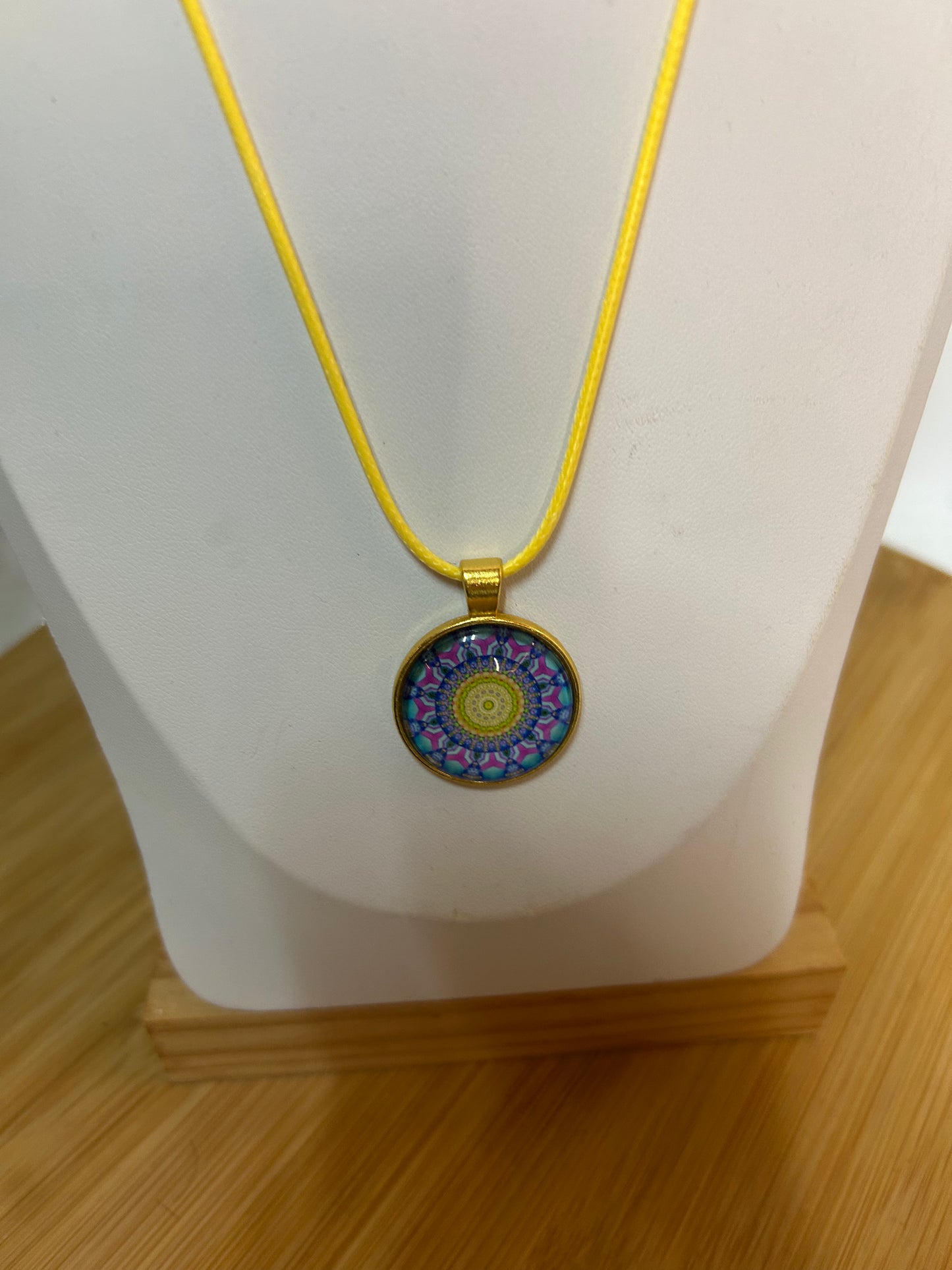 Cabochon Kette Mandala Türkis,Blau,Gelb & Pink Metallfassung - Schmuck - Handgemacht