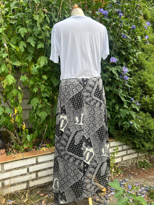 Asymetrischer Rock mit Paisleymuster - Gr. 42