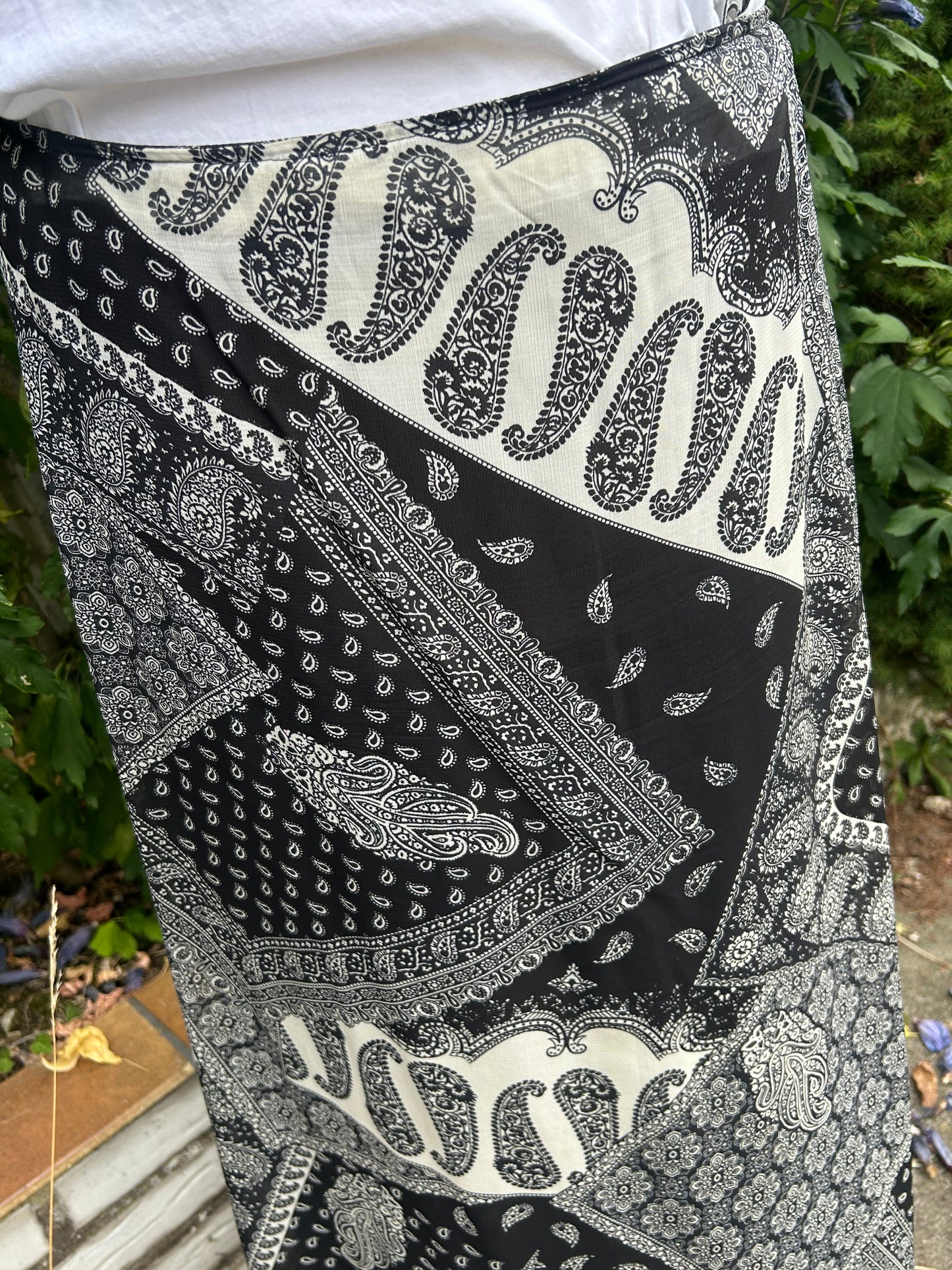 Asymetrischer Rock mit Paisleymuster - Gr. 42