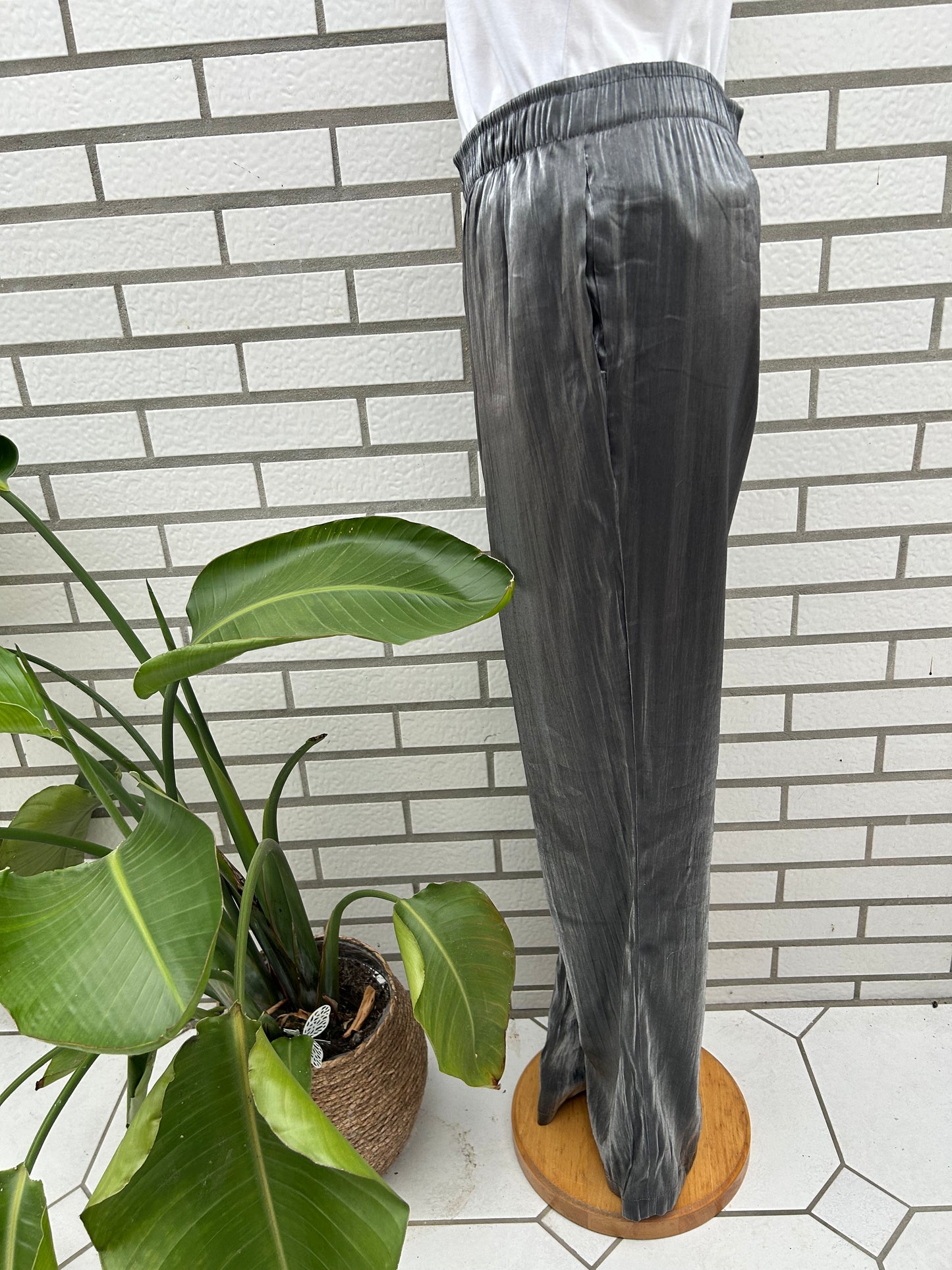 Stoffhose Metallic Look - AMISU- Gr. M