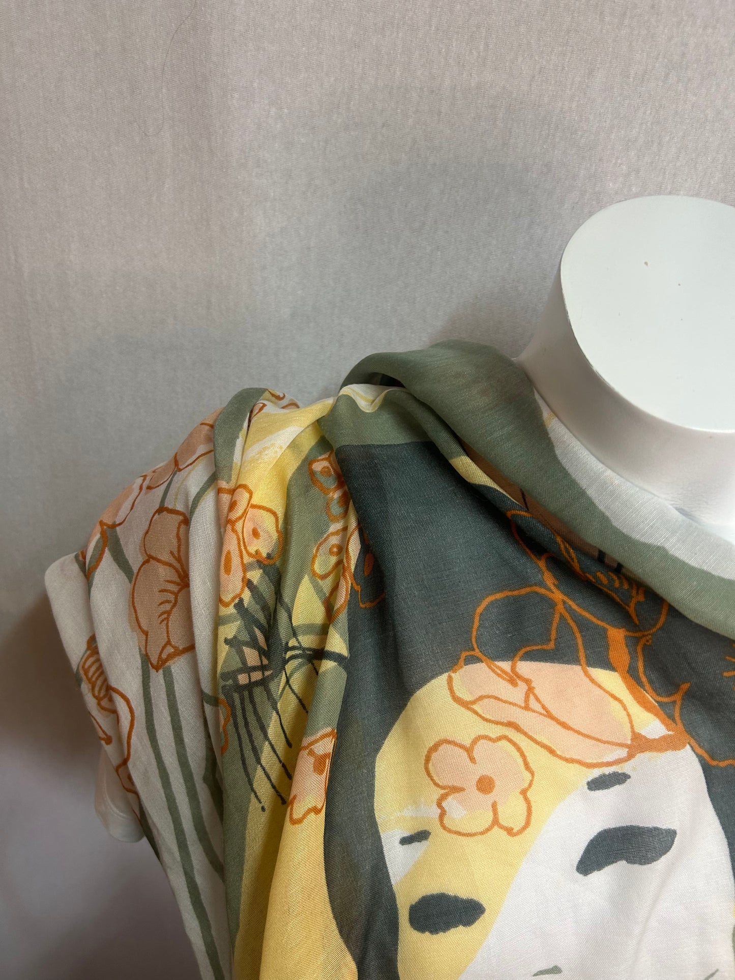 Ausgefallenes Tuch mit Gesicht - Accessoires