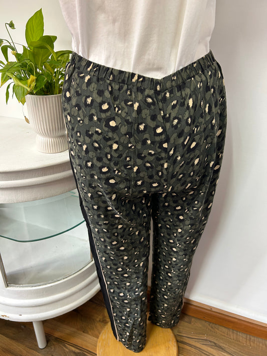 Gemütliche Animalprint Stoffhose - Opus - Gr. M