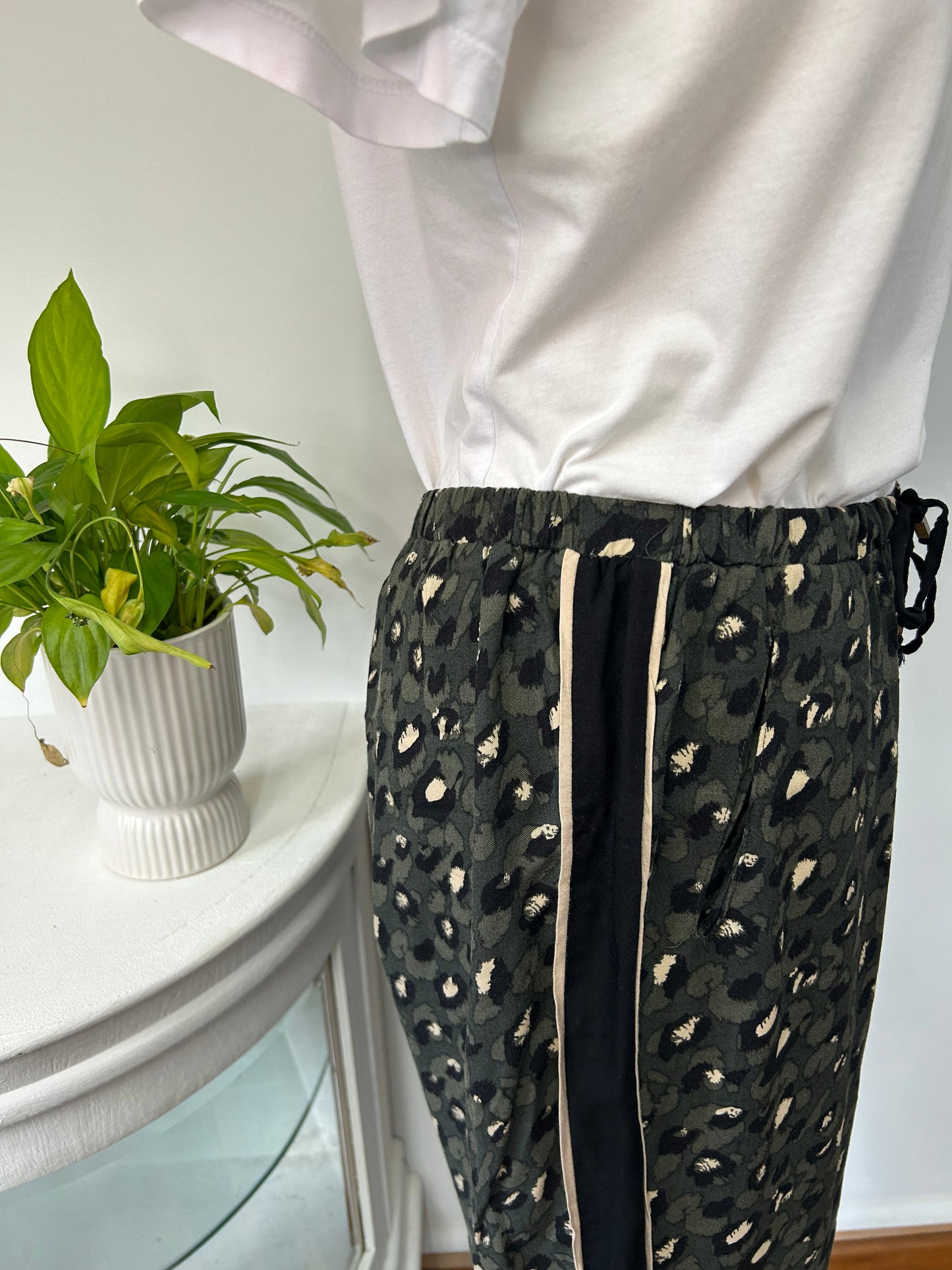 Gemütliche Animalprint Stoffhose - Opus - Gr. M