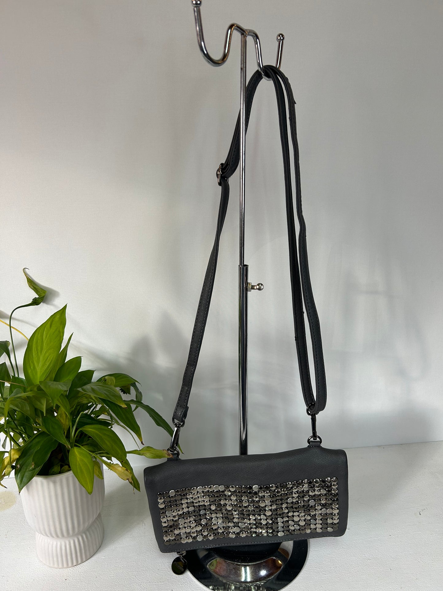 Handtasche mit Nieten - HALLHUBER