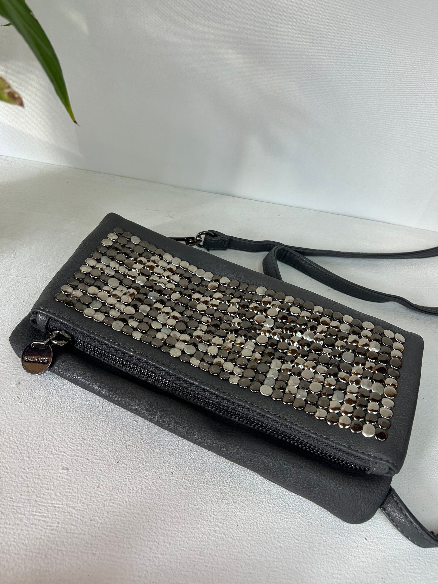 Handtasche mit Nieten - HALLHUBER