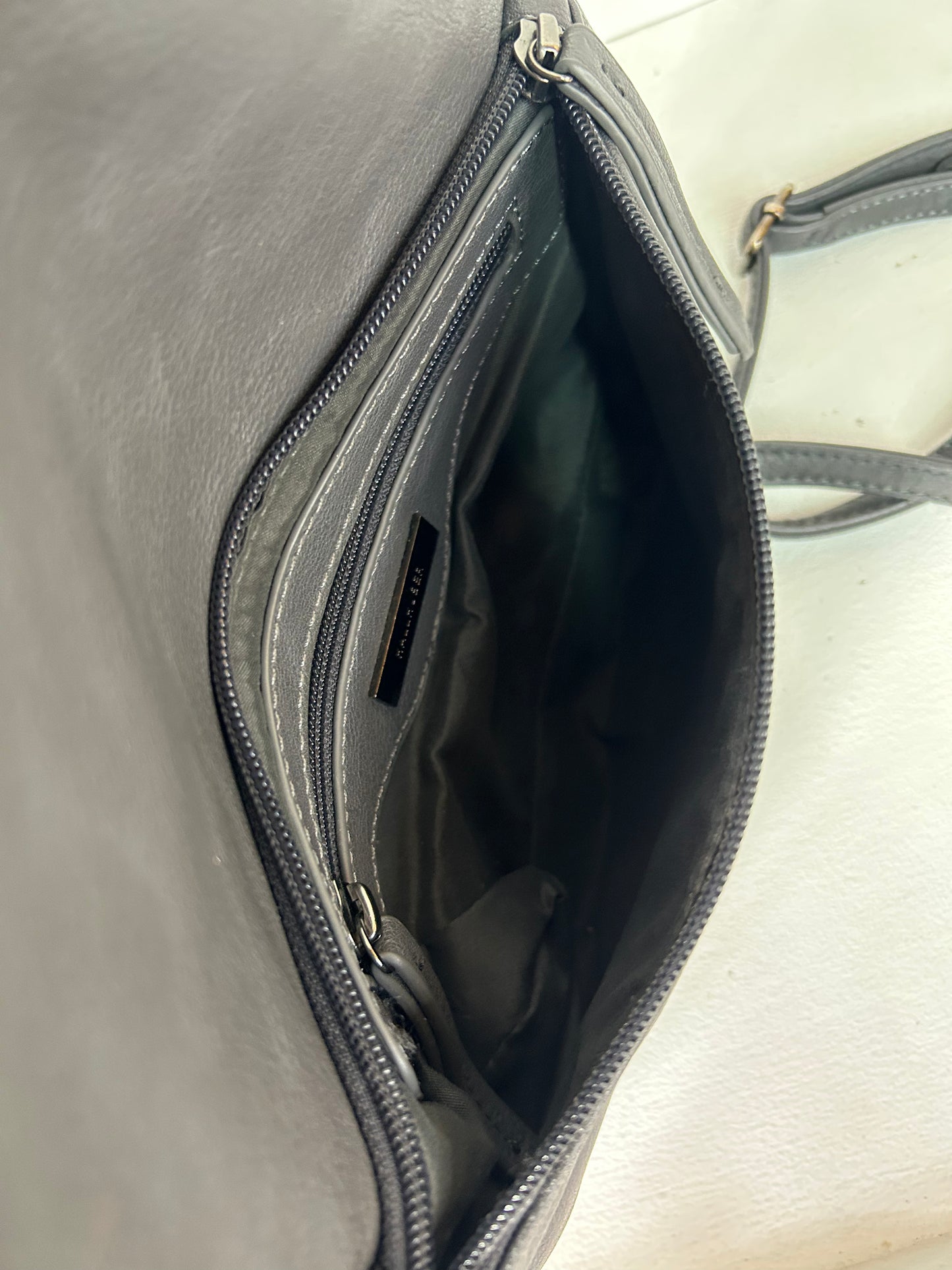 Handtasche mit Nieten - HALLHUBER