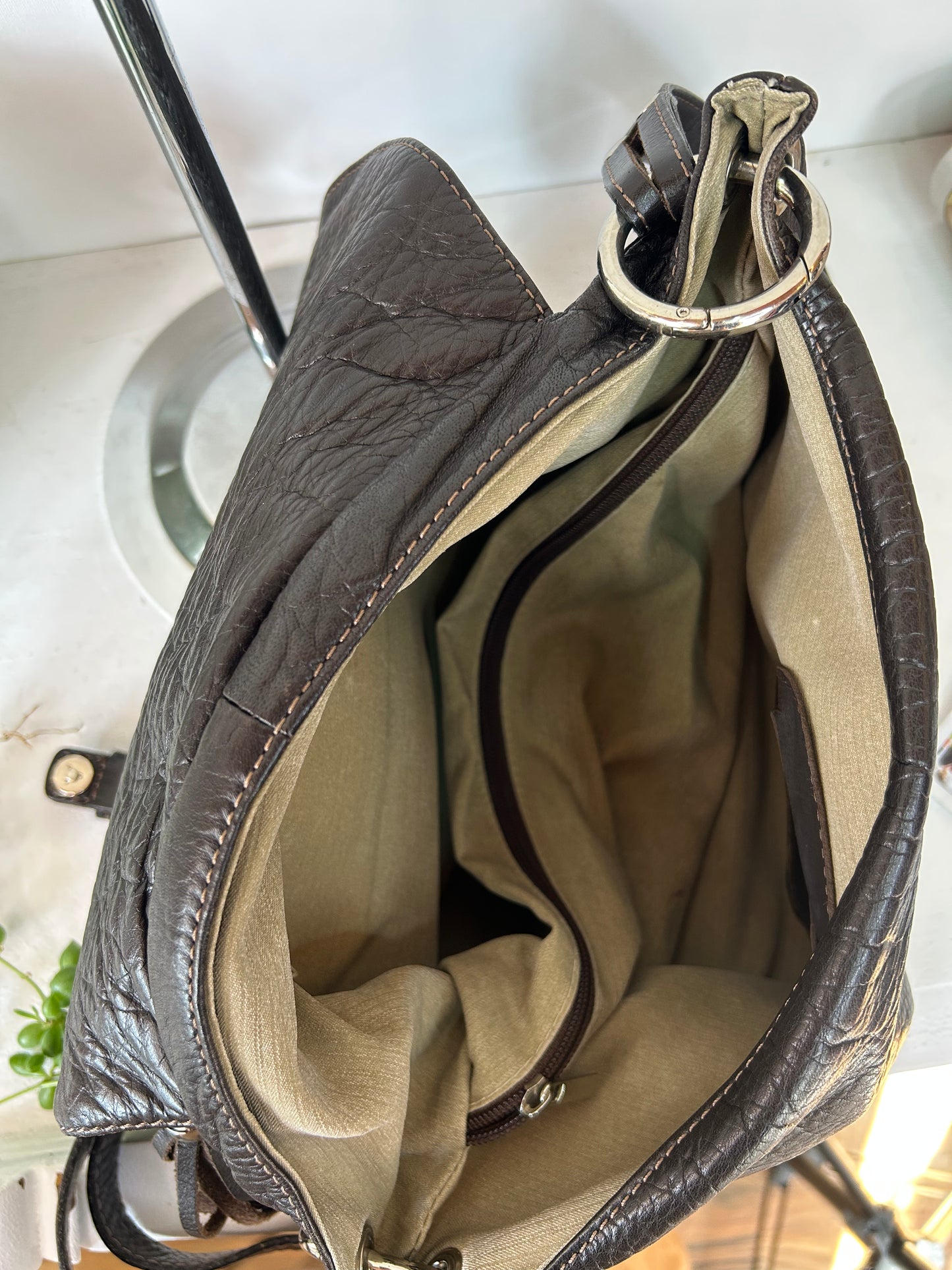 Dunkelbraune Echtleder Handtasche mit Quasten Detail - Accessoires
