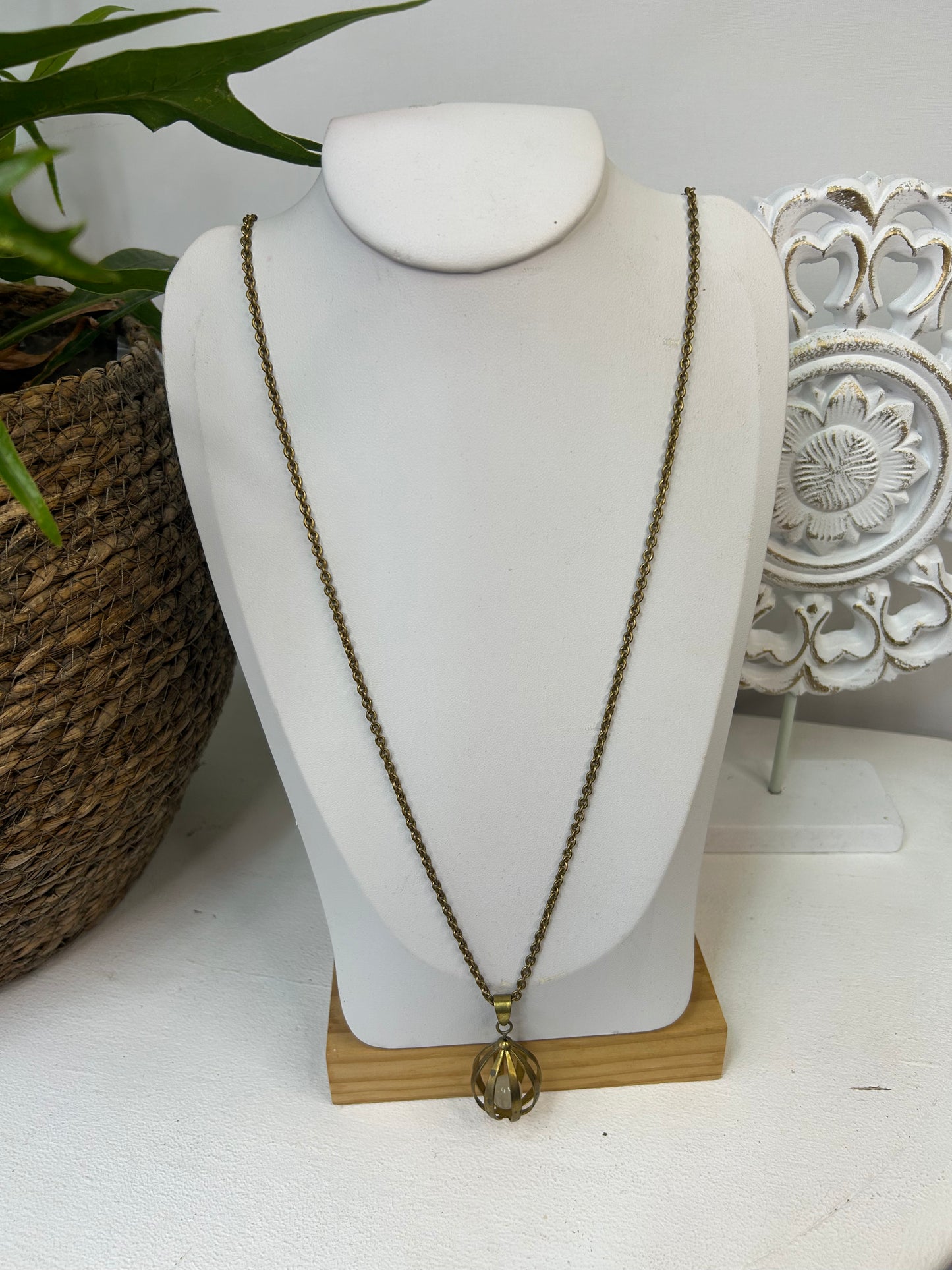 Lange goldene Kette mit Anhänger - Modeschmuck