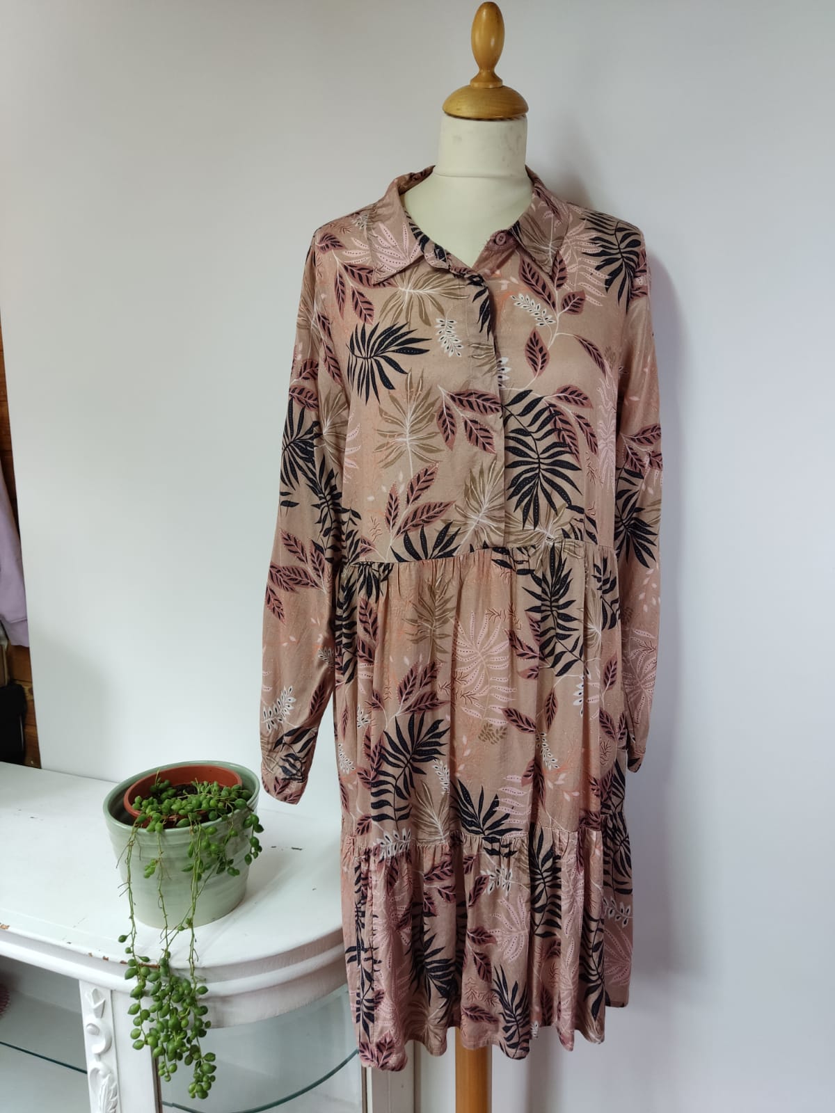 Kleid mit tollem Blättermuster- KAFFE Gr. L