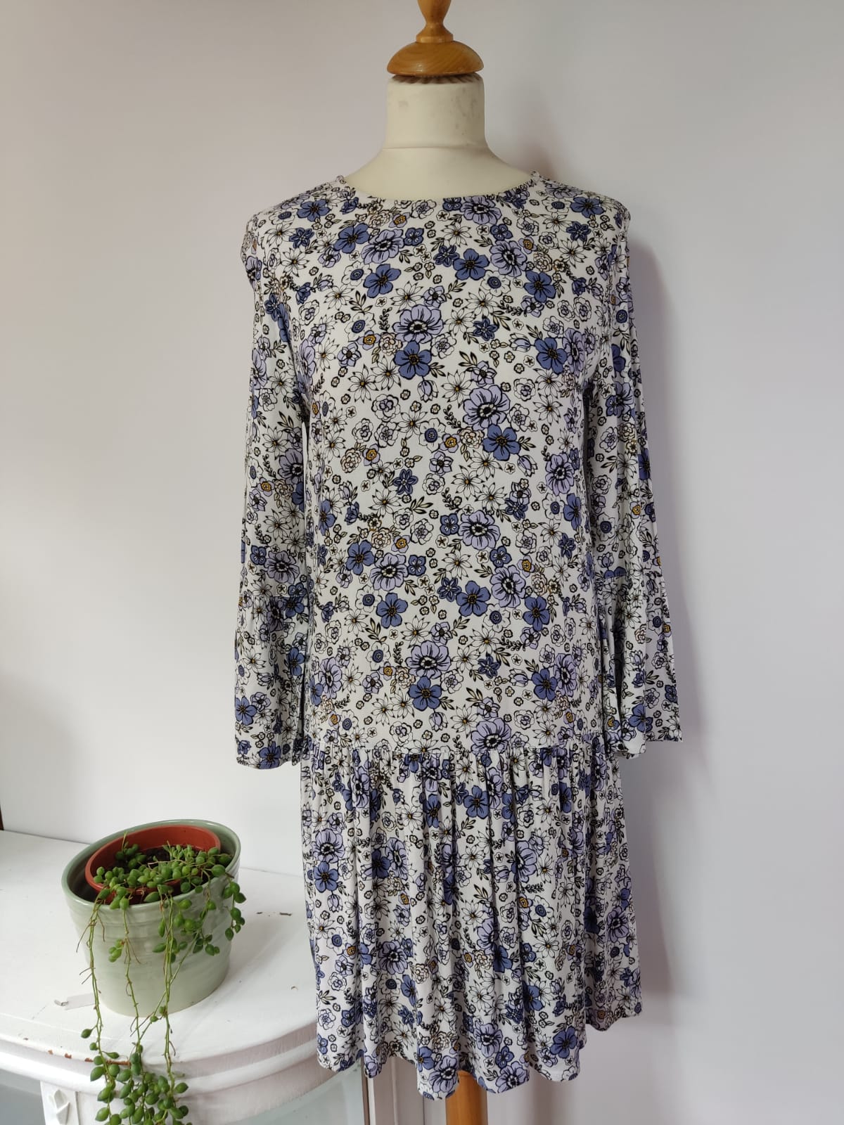 Lässiges Kleid mit Blumenmuster- Gr. S