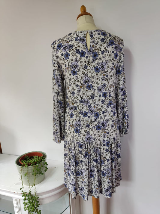 Lässiges Kleid mit Blumenmuster- Gr. S