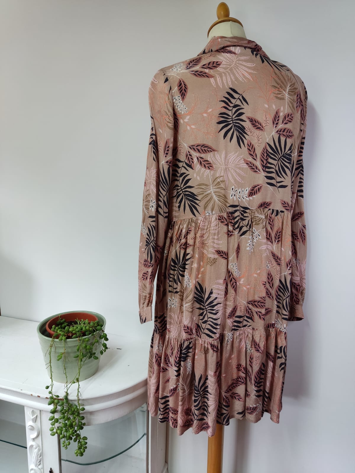 Kleid mit tollem Blättermuster- KAFFE Gr. L