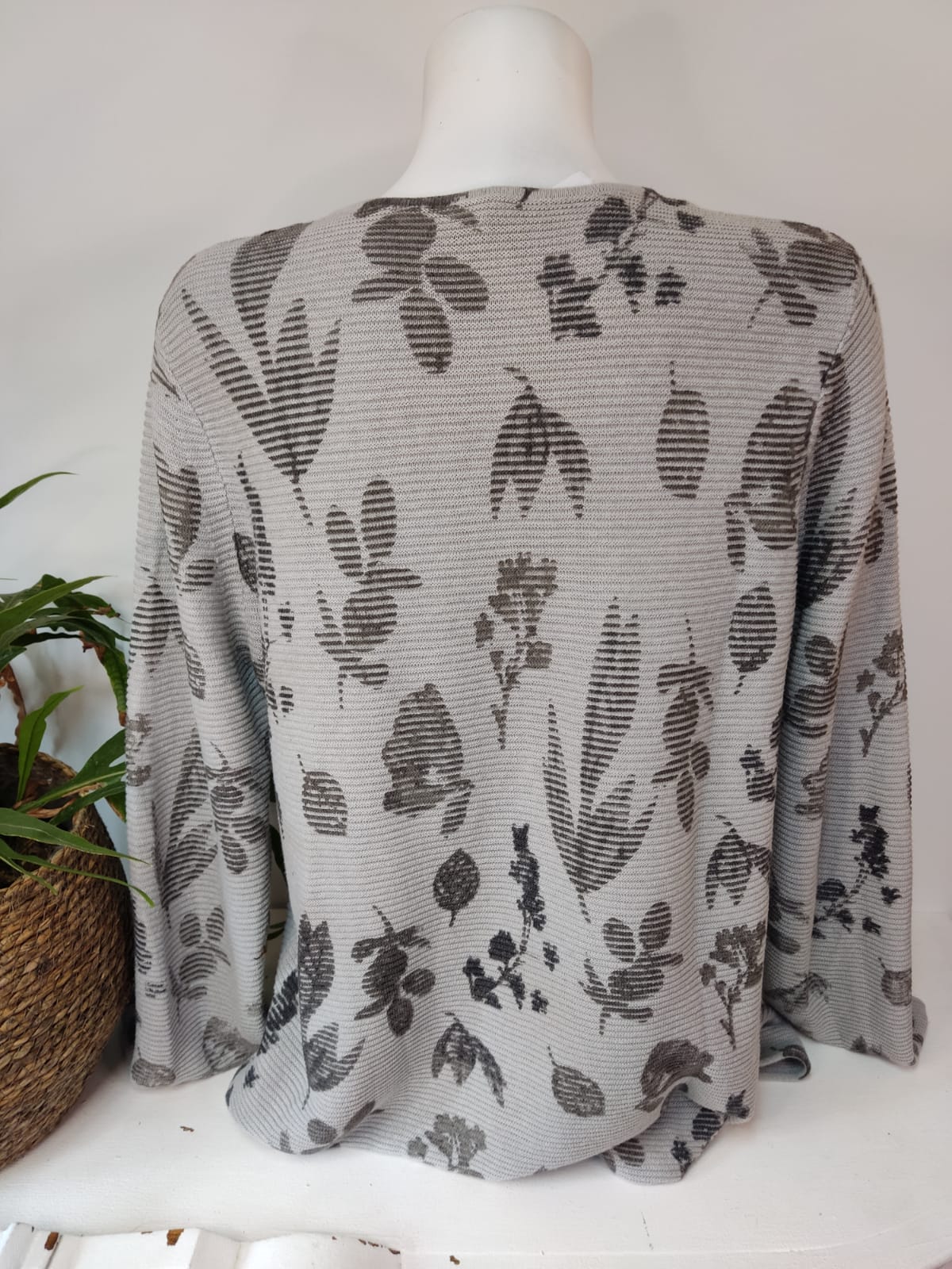 Schöner Pullover mit Blättermuster C&A - Gr. 42