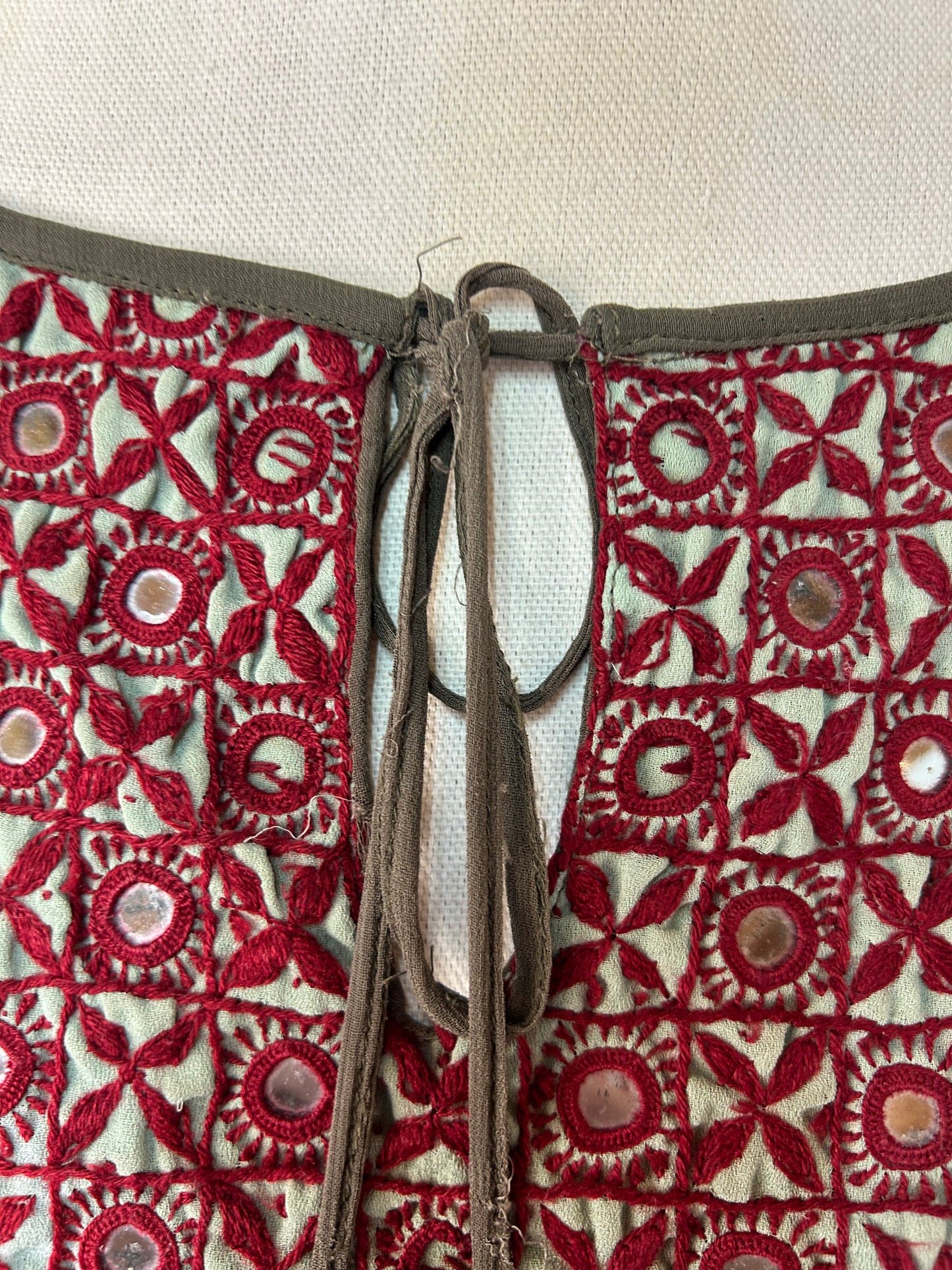 Leicht durchsichtige Bluse mit Spiegel Details - Miss June Paris - Gr. M / 38 - L / 40
