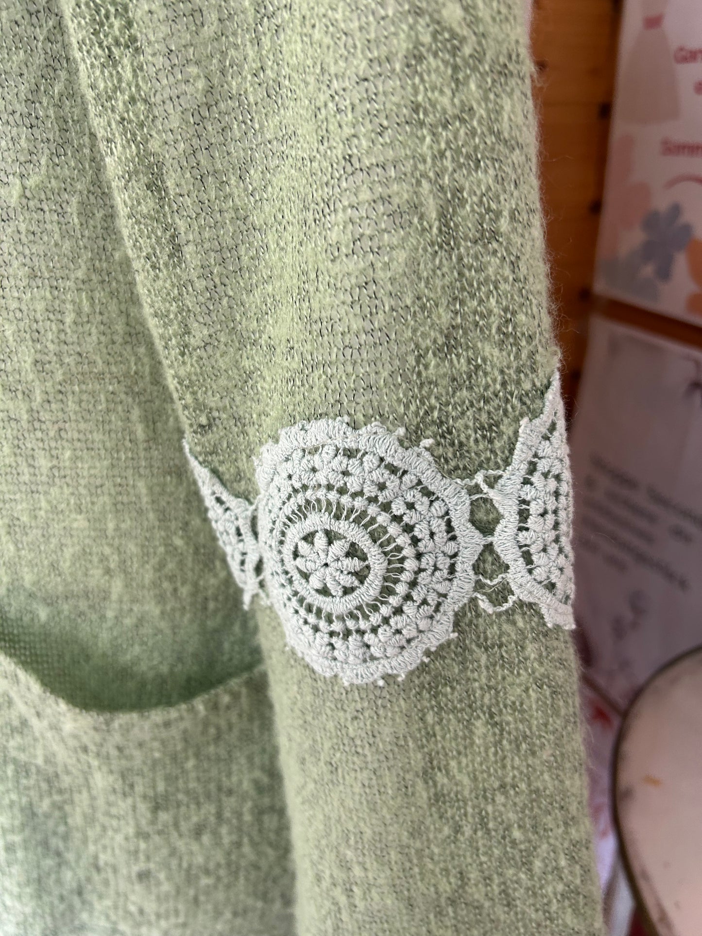 Damen Strickjacke in Grün mit Spitzen-Details - Imagine - Gr. L / 40 - XL / 42