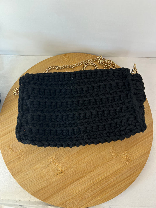 Gehäkelte Handtasche Schwarz mit goldener Kette - Primark