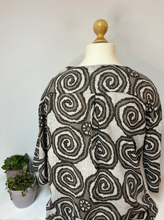 Damen Muster Bluse mit goldenem Knopf - Made in Italy - Gr. 46 / 48