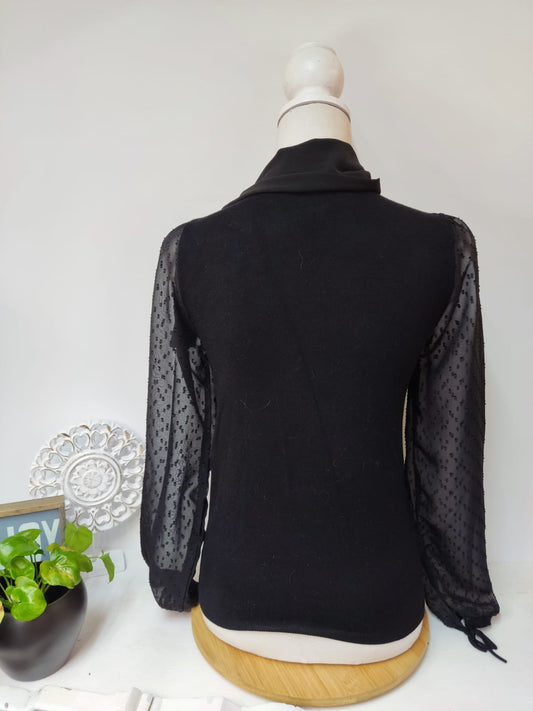 Schwarzes Langarmoberteil mit transparenten Ärmeln & eleganter Schleife - Mango Suit - Gr. S/36 - M/38