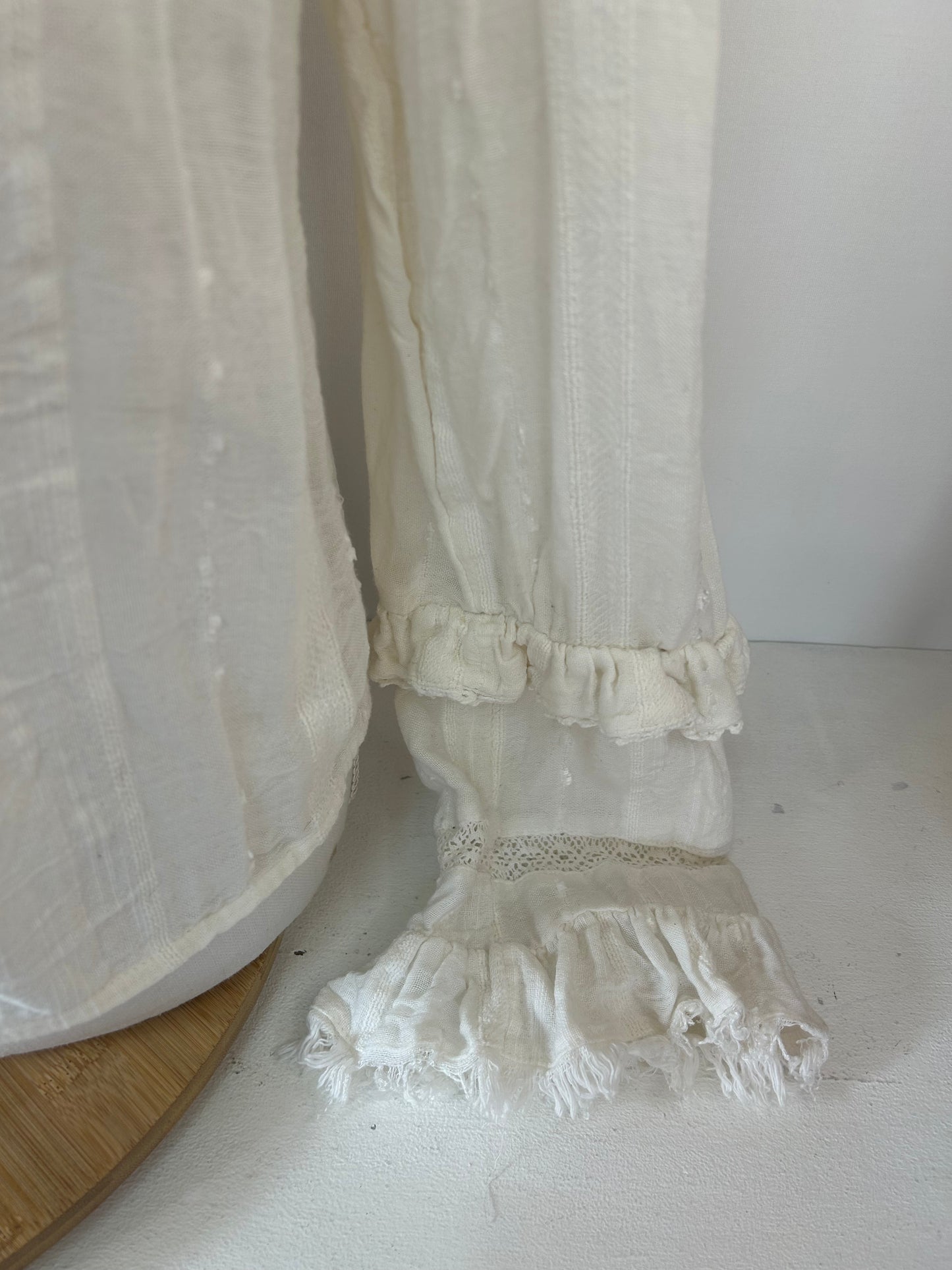 Spitzenbluse in Creme mit Rüschen & romantischen Details - H&M - Gr. S / 36 - M / 38