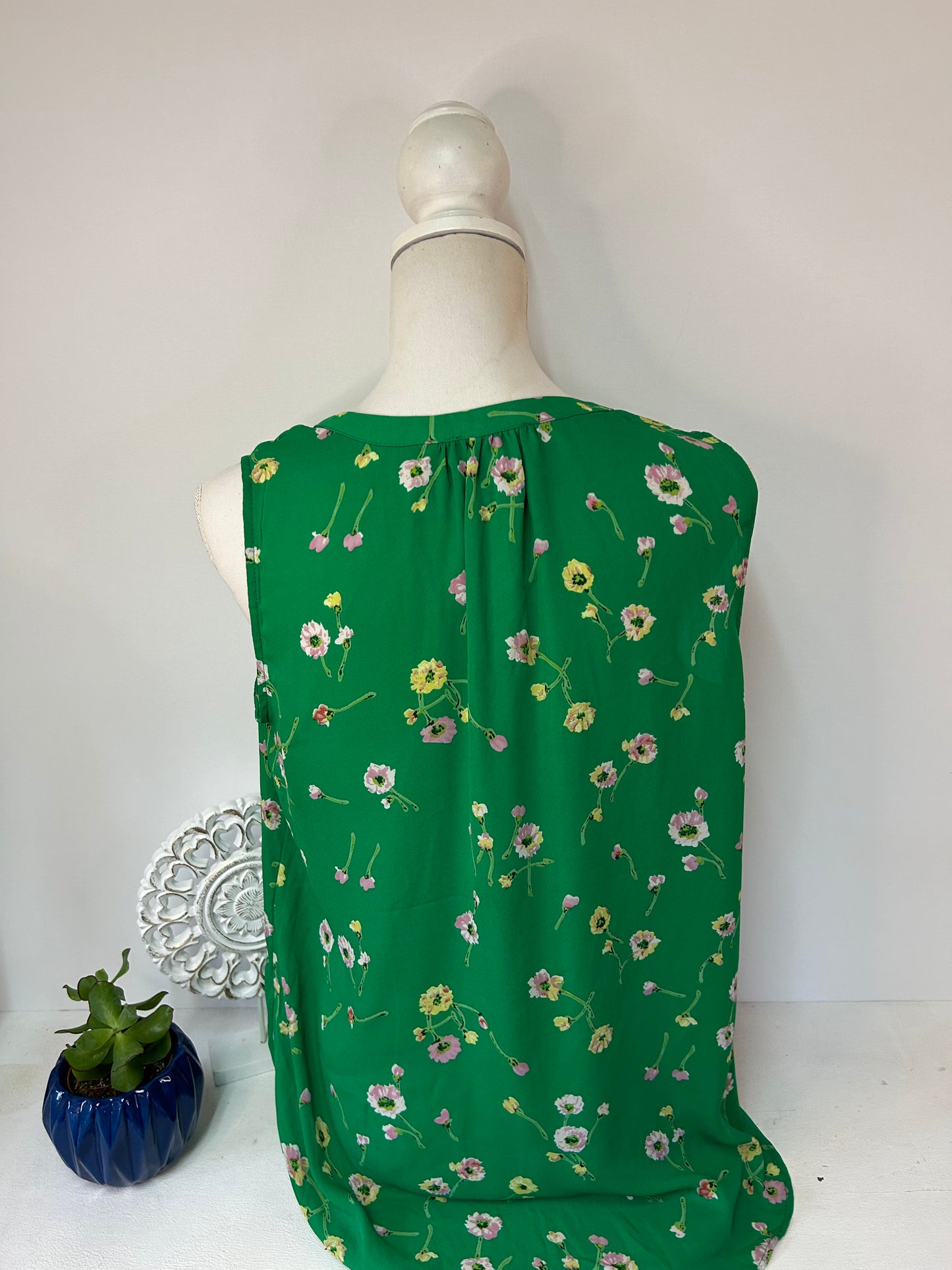 Grünes Damen-Top mit floralem Muster und ärmellosem Schnitt - Rachel Zoe - Gr. M / L - 38 / 40