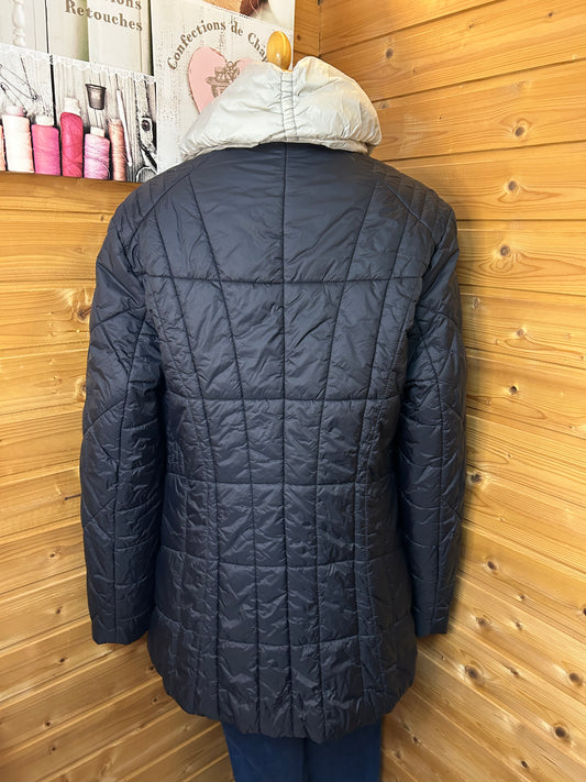 Dunkelblaue, gesteppte Damenjacke mit hellem Kragen - Gerry Weber Edition - Gr. XL / 42