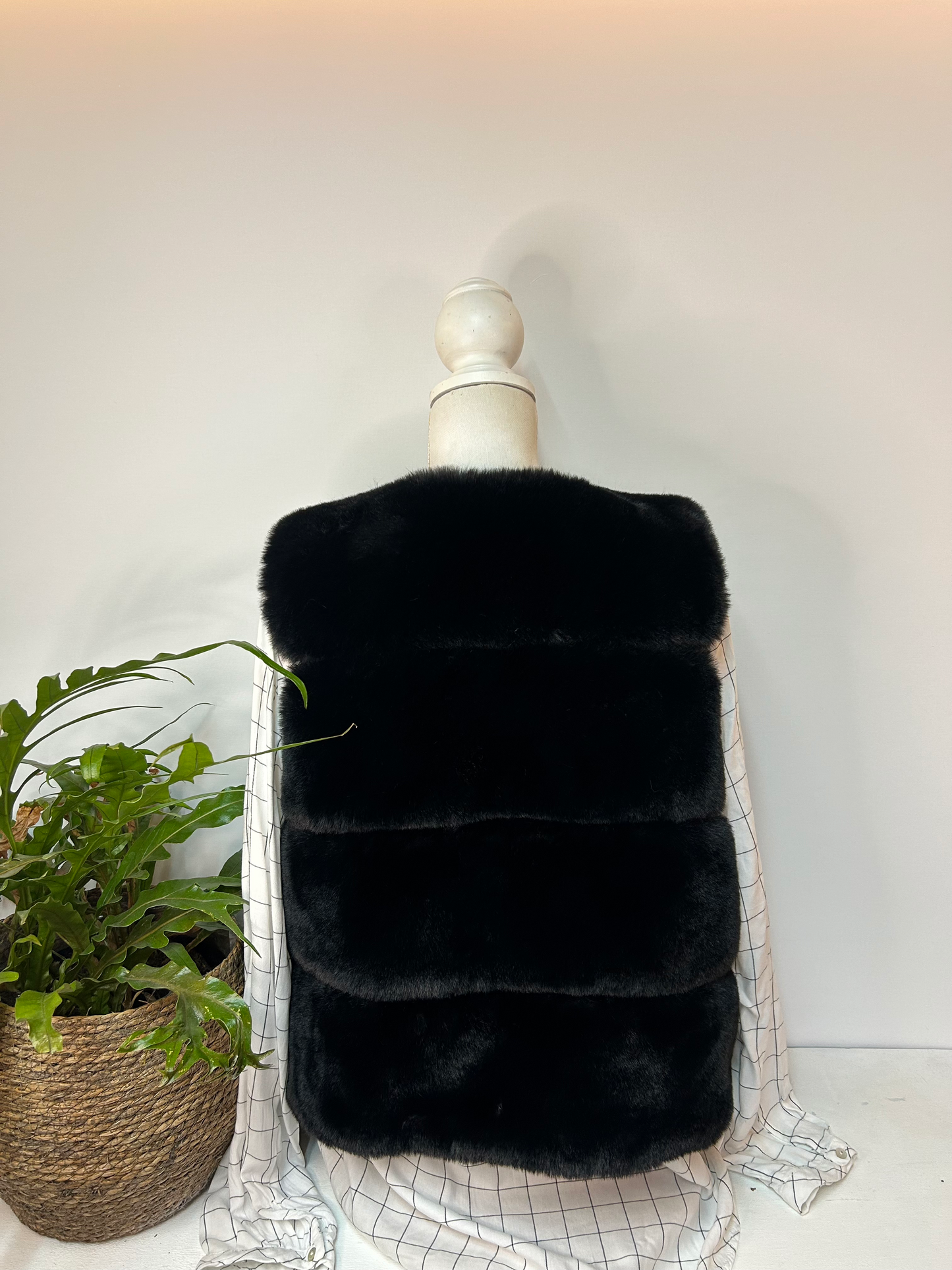 Tolle Kunstfell Weste Schwarz - yu & me Paris - Gr. L / XL - 40 / 42