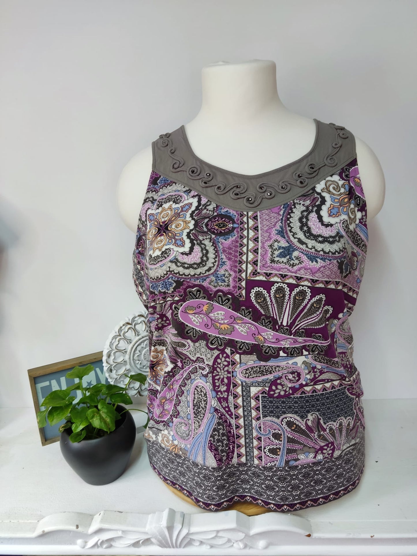 Schickes Top mit Muster und Steinchen- Gerry Weber- Gr. 48