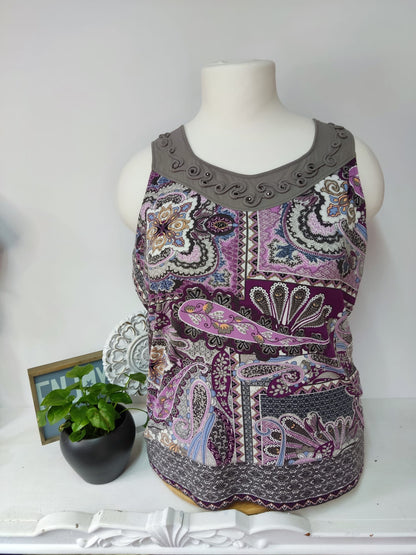 Schickes Top mit Muster und Steinchen- Gerry Weber- Gr. 48