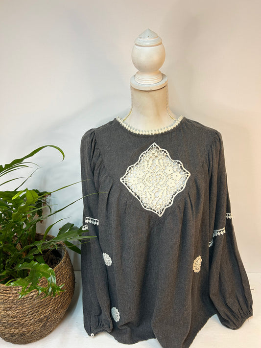 Süße Hertbstbluse mit Stickerei - Zara Basic- Gr. M