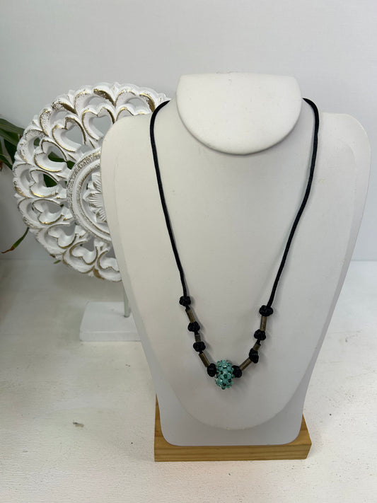 Handgearbeitete türkise Perlenkette - Unikat - Schmuck