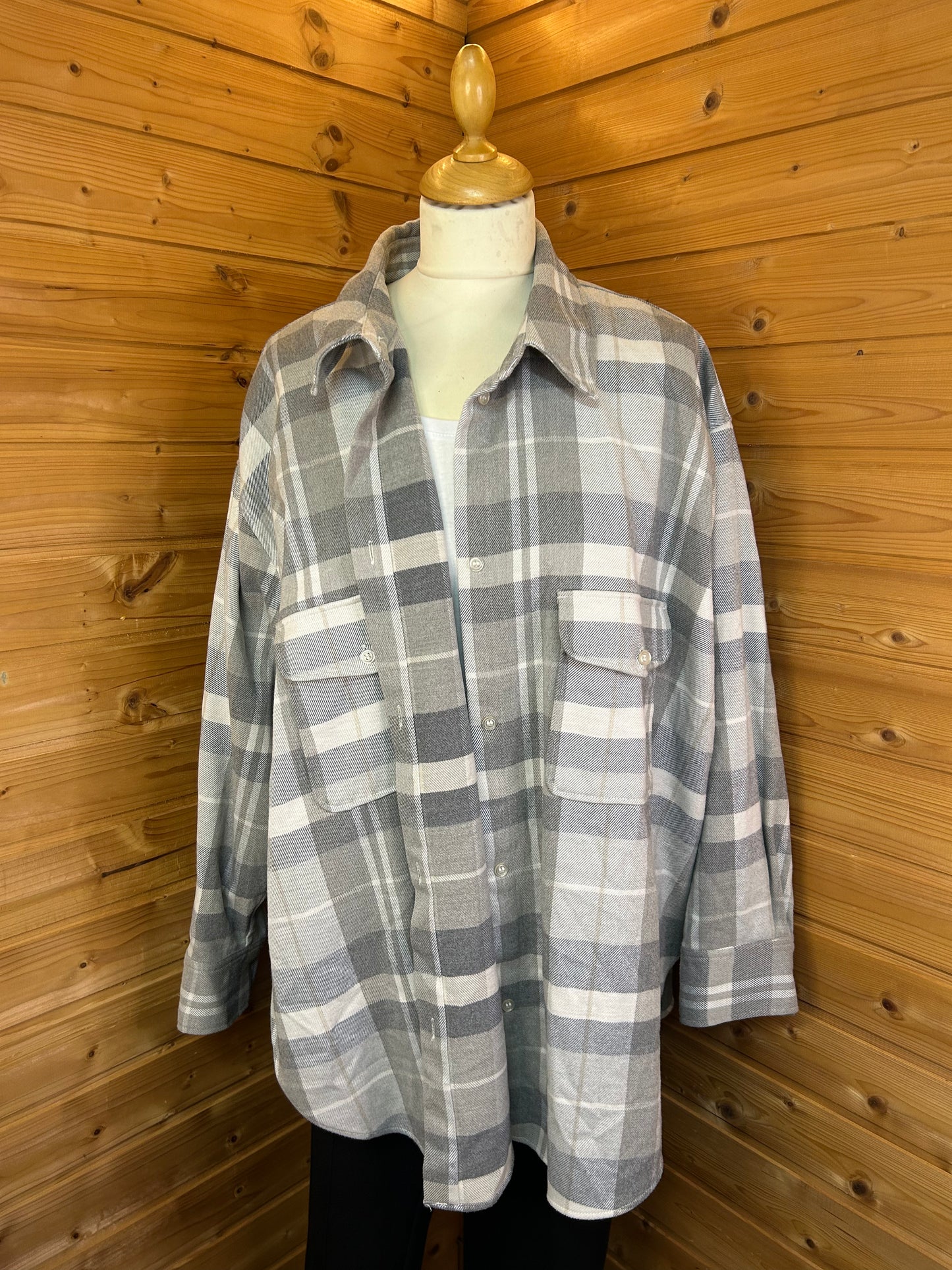 Oversized Flanellhemd / Blazer mit grau-weißem Karomuster - H&M - Gr. 4XL / 48