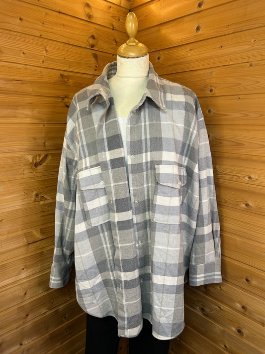 Oversized Flanellhemd / Blazer mit grau-weißem Karomuster - H&M - Gr. 4XL / 48