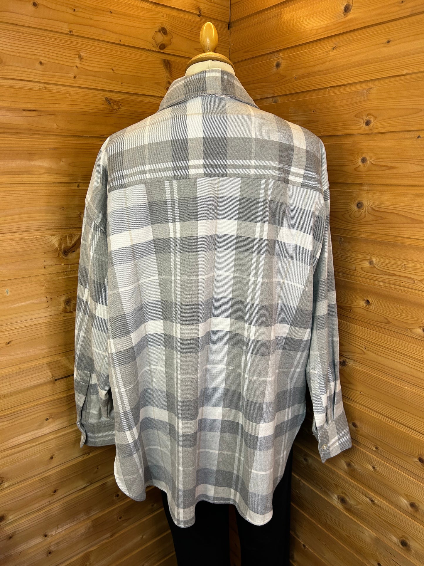 Oversized Flanellhemd / Blazer mit grau-weißem Karomuster - H&M - Gr. 4XL / 48