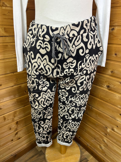 Muster Stoffhose mit Stretch Bund Beige / Schwarz - Made in Italy - Gr. M / L - 38 / 40