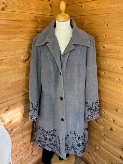 Toller Mantel mit Stickereien - Gr. XL / 42