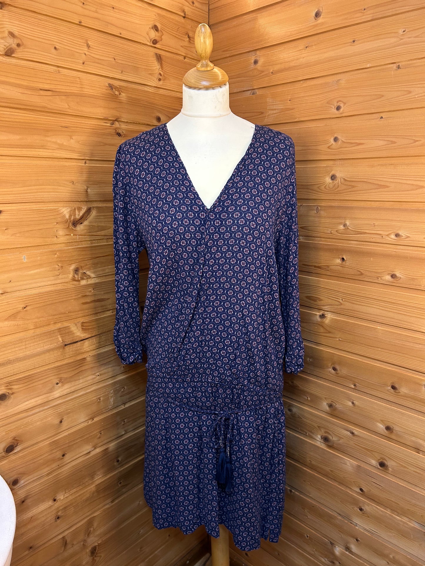 Süßes Kleid mit Muster & Bund - edc - Gr. S / 36