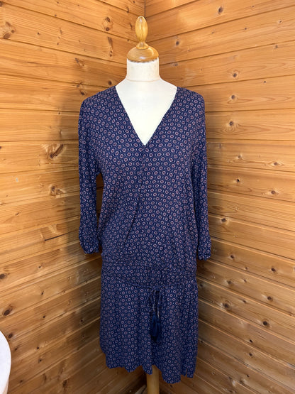 Süßes Kleid mit Muster & Bund - edc - Gr. S / 36