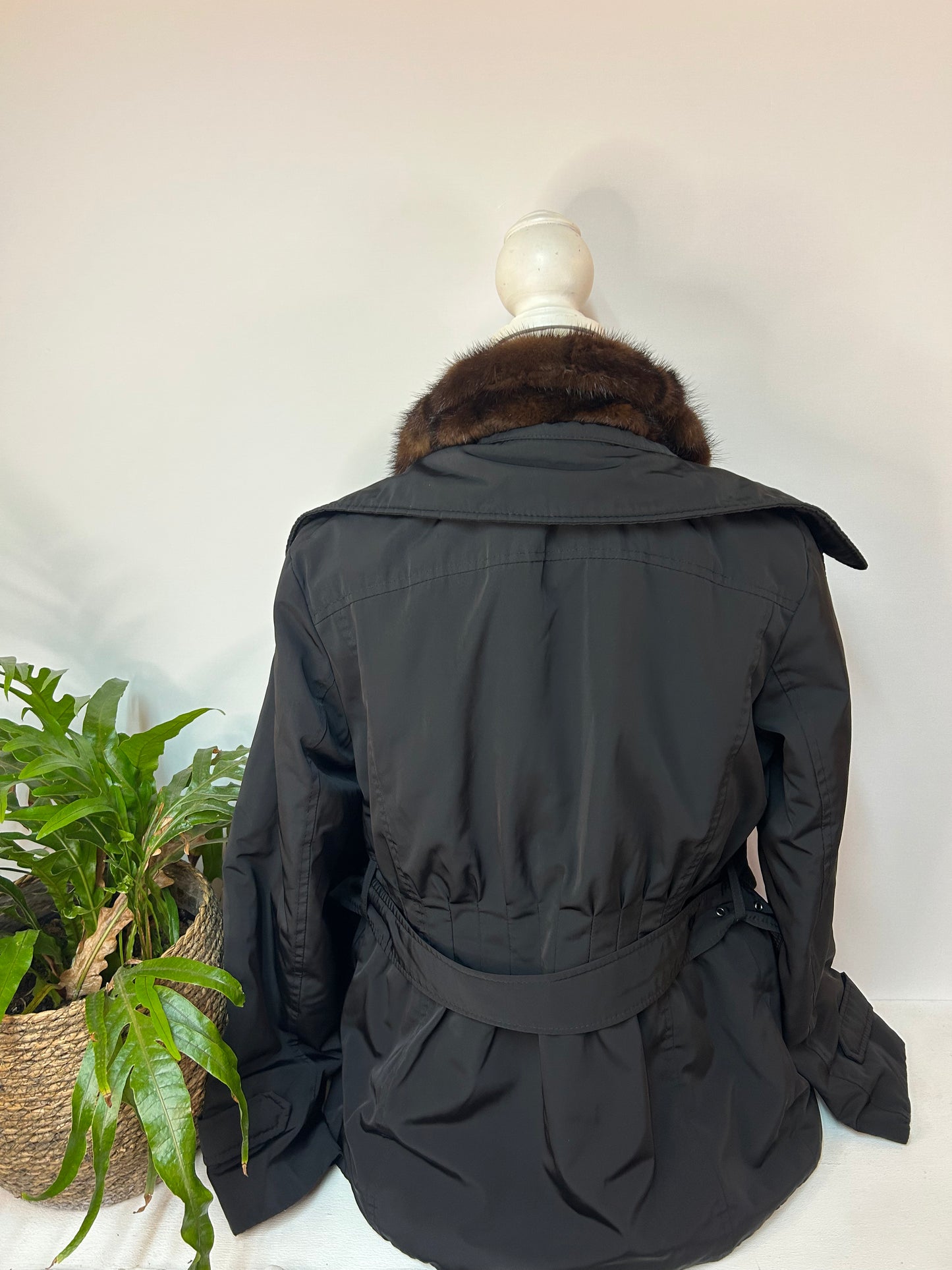 Echtfell Winterjacke mit Taillen Gürtel - caractere - Gr. M / 38 - Designer