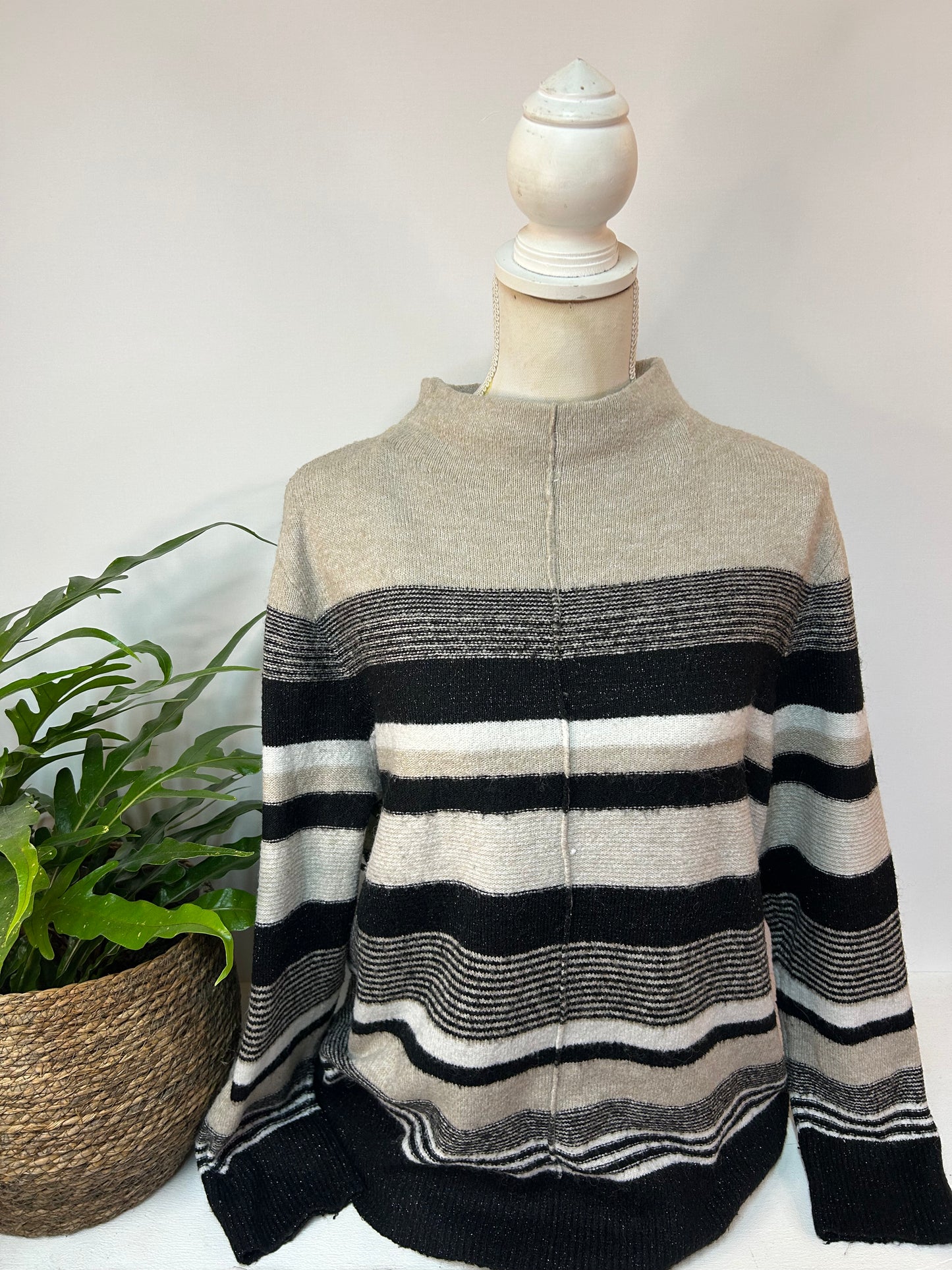 Stilvoller Pullover mit Glitzer Details - C&A - Gr. XL / 42